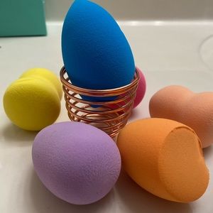 6 beauty blenders with holder